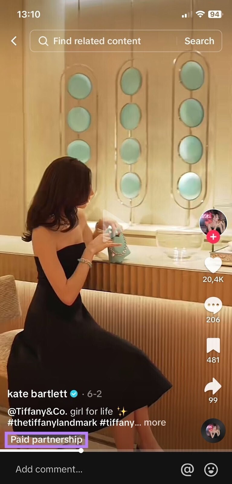 Un anuncio de TikTok para Tiffany&Co. por kate bartlett marcado como "Colaboración pagada"