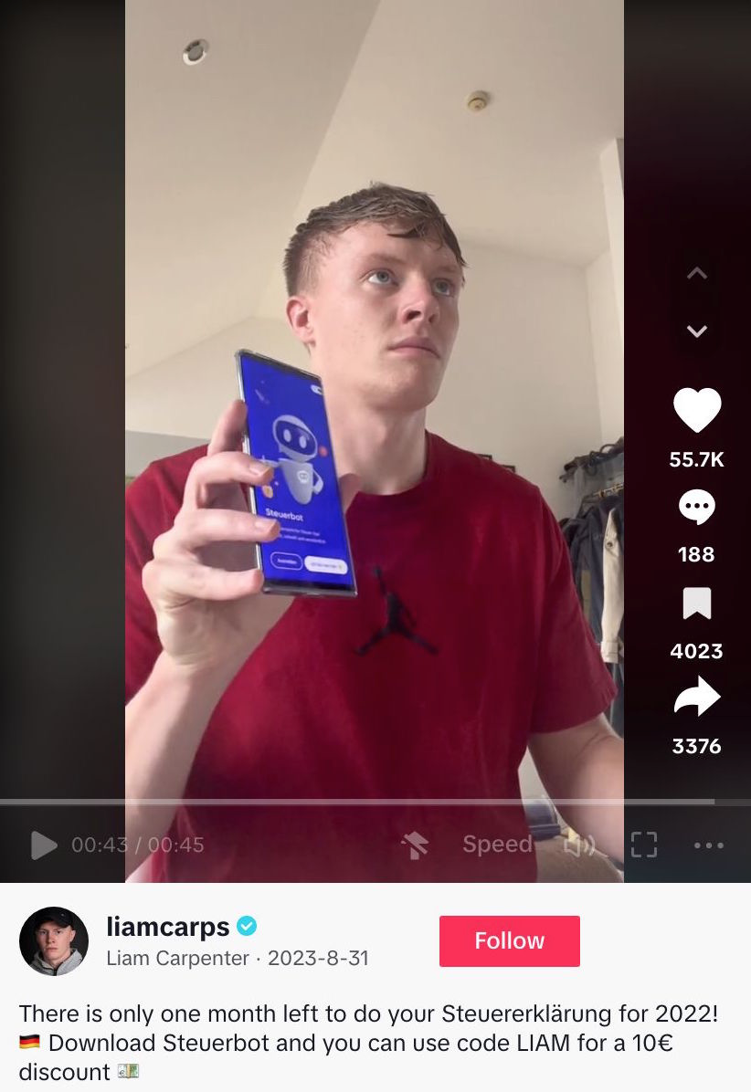 A tiktok advertisement  for Steuerbot by influencer Liam Carps wherever  helium  shows his telephone  that displays the app Steuerbot.