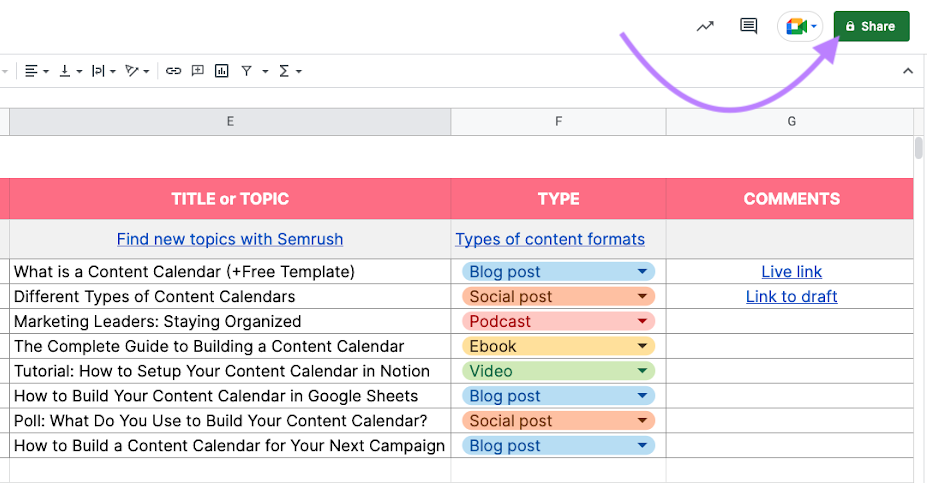 pulsante di condivisione evidenziato nell'esempio di calendario dei contenuti di Google Sheets