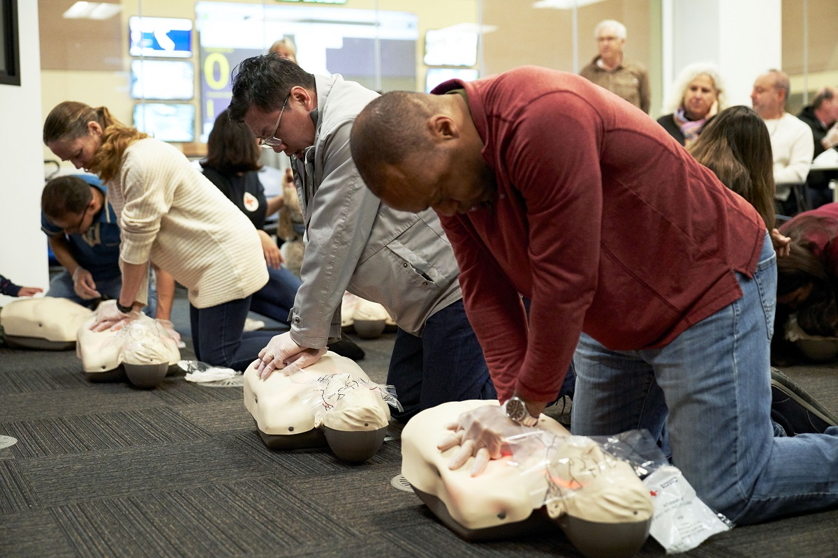 Airbnb hosts learning how to perform a CPR