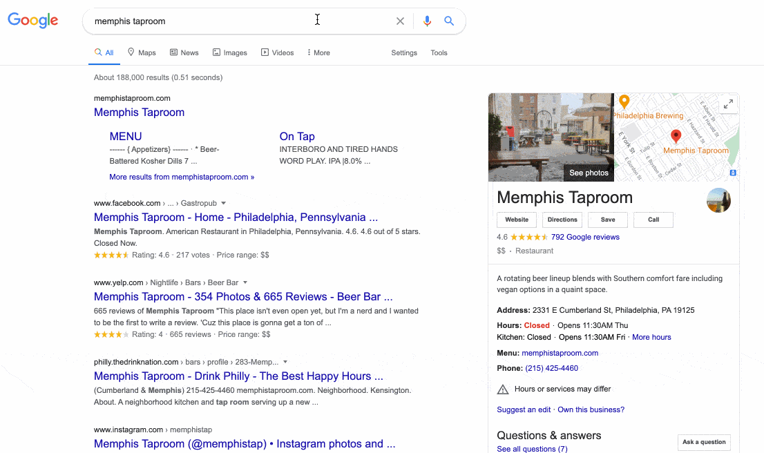 So erscheinen Rezensionen in den Google-Suchergebnissen über das Google Unternehmensprofil rechts. 