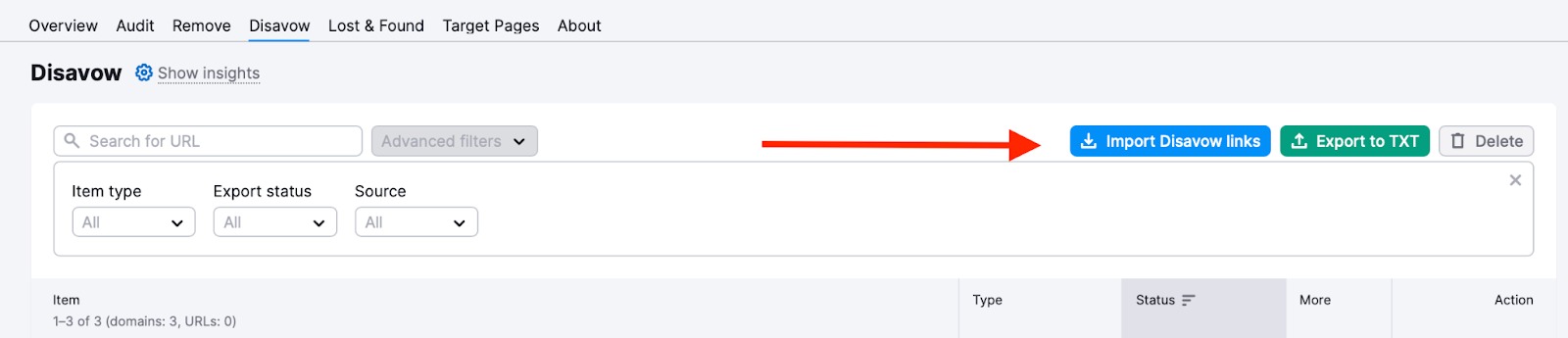 Ein roter Pfeil zeigt auf die Schaltfläche „Disavow-Links importieren“. 