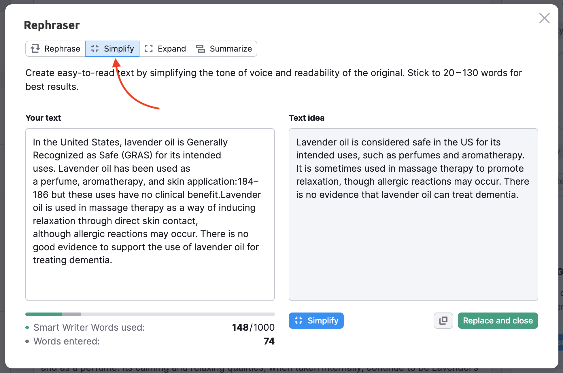 Ejemplo que muestra cómo funciona el Asistente de reformulación. Una flecha señala la opción "Simplificar" del menú. El ejemplo muestra dos cuadros de texto: uno con tu texto y otro con la idea del texto simplificado. 