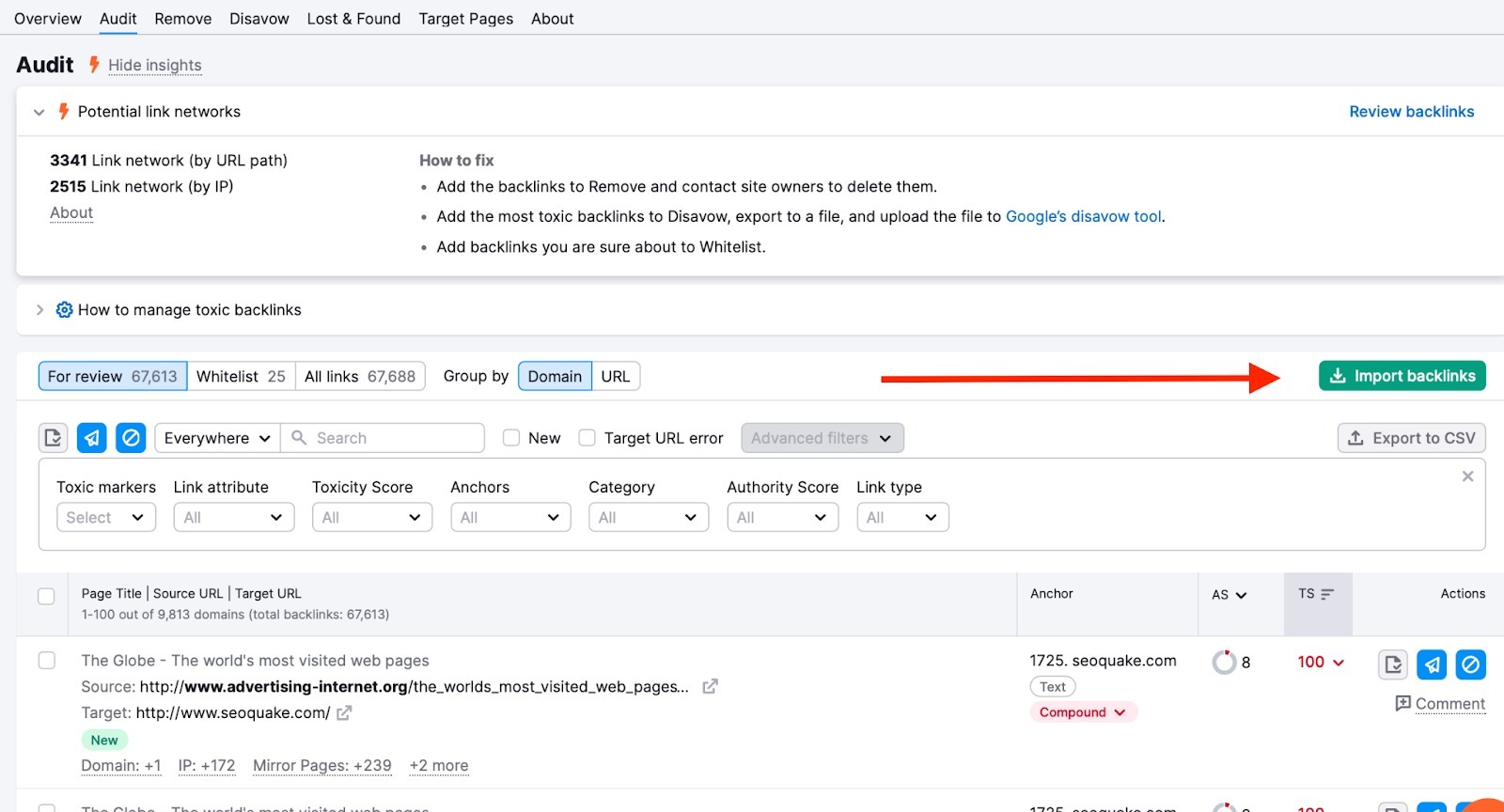 Pestaña Auditoría en Backlink Audit. Una flecha roja apunta al botón verde "Importar Backlinks" situado a la derecha de la pantalla.