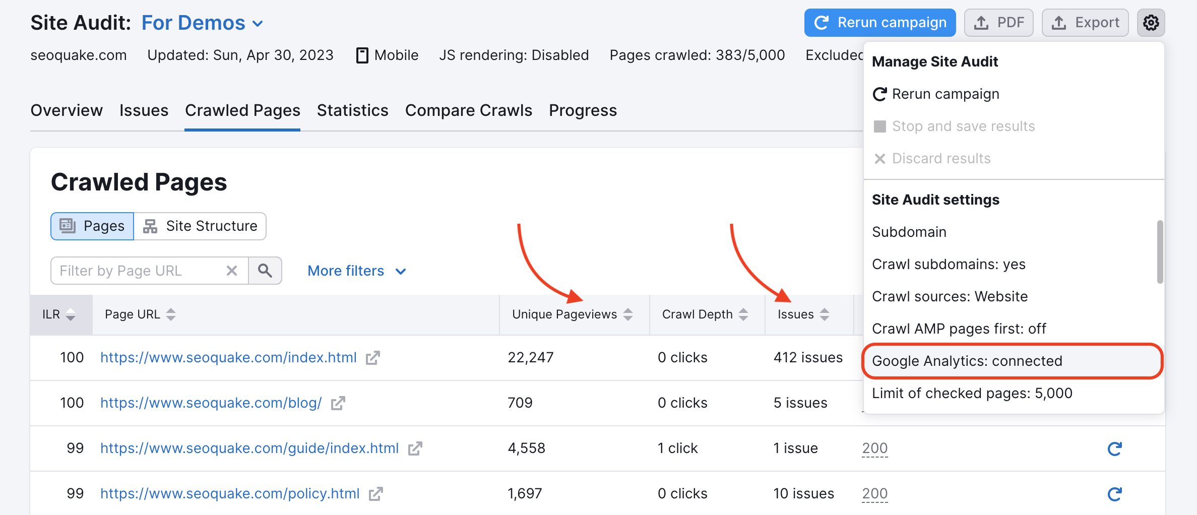 Le impostazioni per l'integrazione con Google Analytics nel report Pagine sottoposte a crawling. Esempio di come appaiono i dati di Google Analytics in Semrush. Due frecce rosse puntano alle metriche speciali: Visualizzazioni di pagine univoche e Problemi; un elenco di impostazioni è aperta tramite l'icona dell'ingranaggio sulla destra con il testo "Google Analytics: collegato" evidenziato.