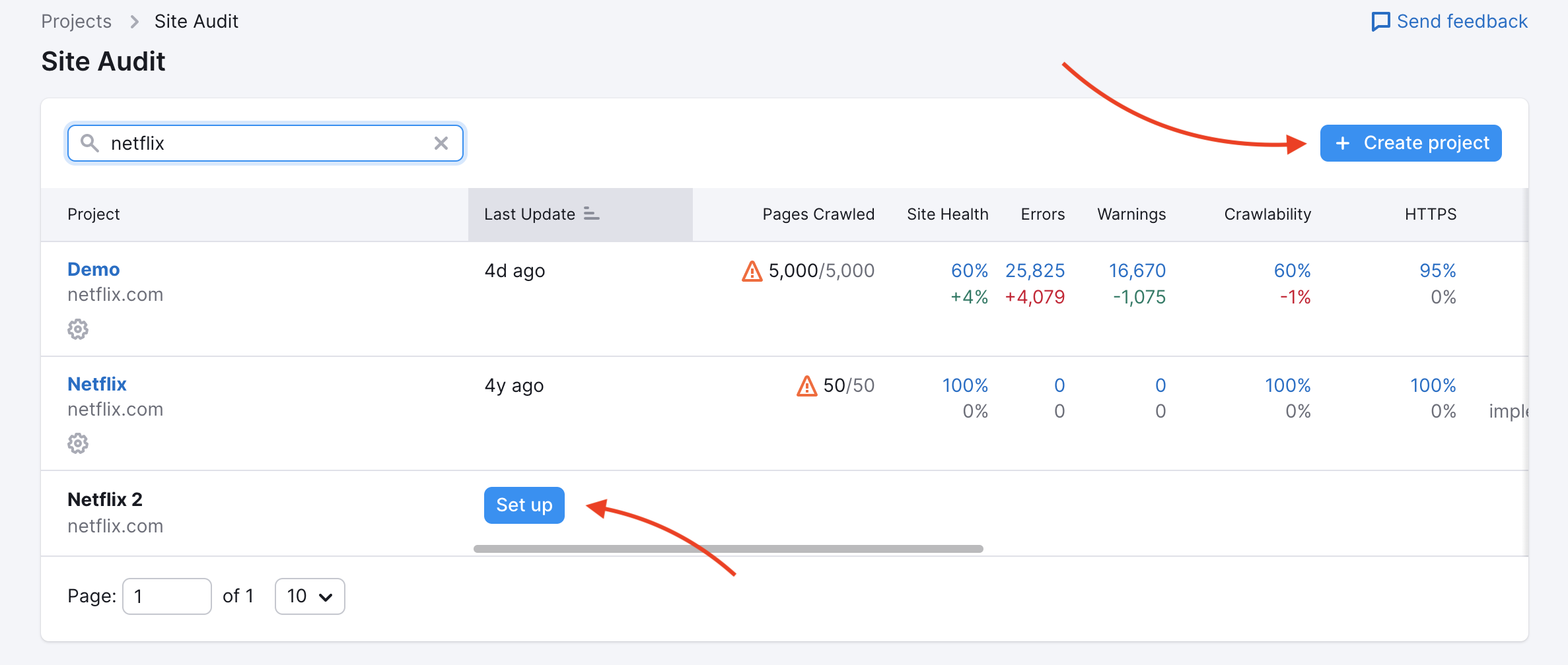 Ein Beispiel für die Startseite von Site Audit für diejenigen, die bereits ein Projekt eingerichtet haben. Ein roter Pfeil zeigt auf die blaue Schaltfläche oben in der Projektliste mit der Bezeichnung „Projekt erstellen“; der zweite rote Pfeil zeigt auf die Schaltfläche „Einrichten“, die für das dritte Beispielprojekt verfügbar ist. Die Schaltfläche „Einrichten“ erscheint nur, wenn ein Projekt erstellt wurde, für das es noch keine Site Audit-Kampagne gibt.