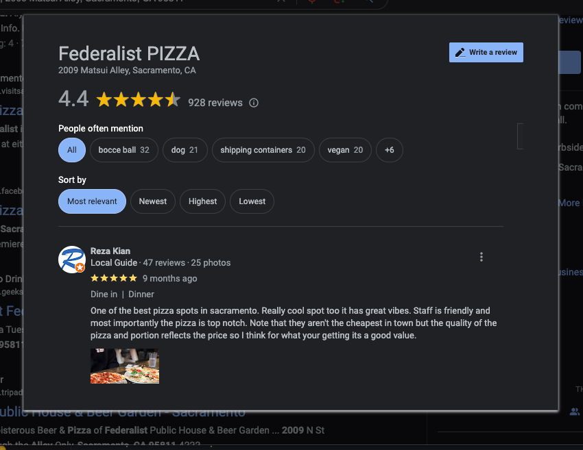 The review feed for a pizza restaurant in Google search.
