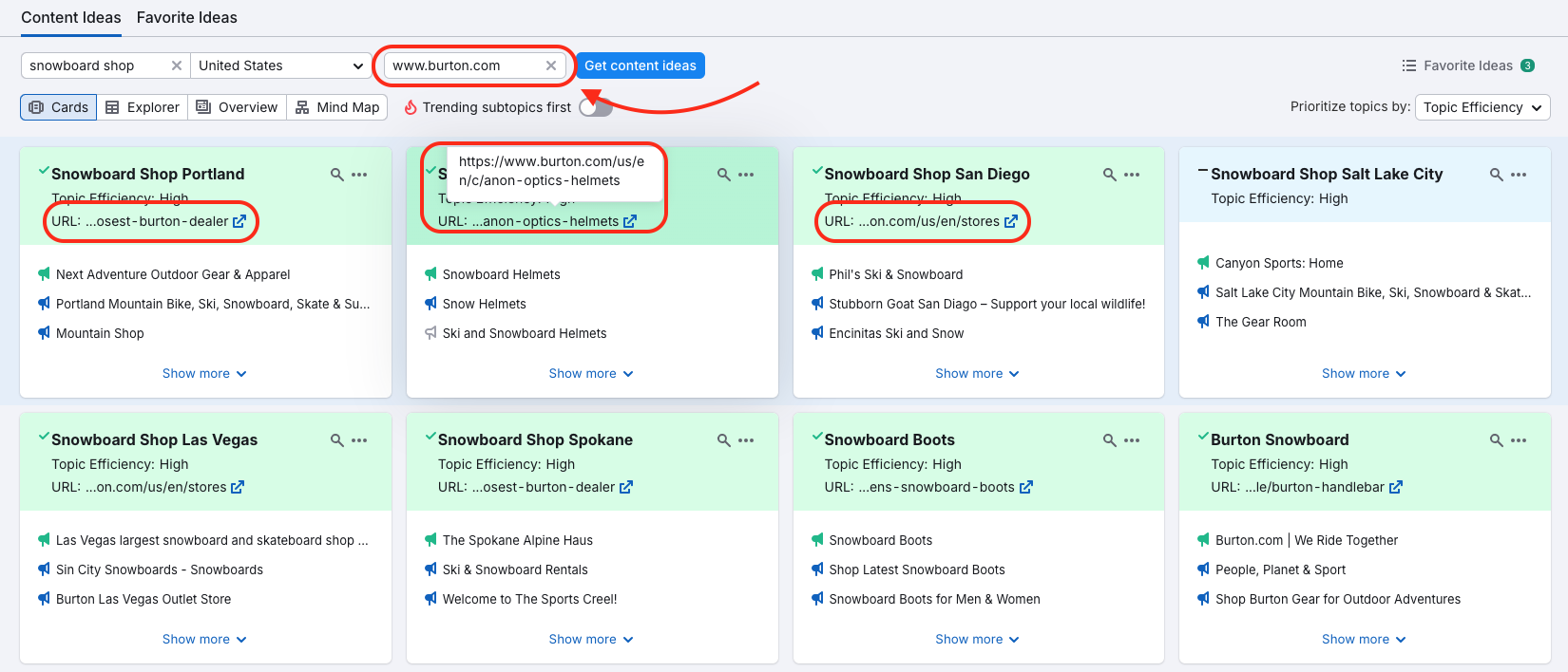 Guia Ideias de conteúdo do Topic Research. Um domínio alvo, inserido anteriormente, está destacado em vermelho, assim como as URLs nos cartões de ideias verdes.